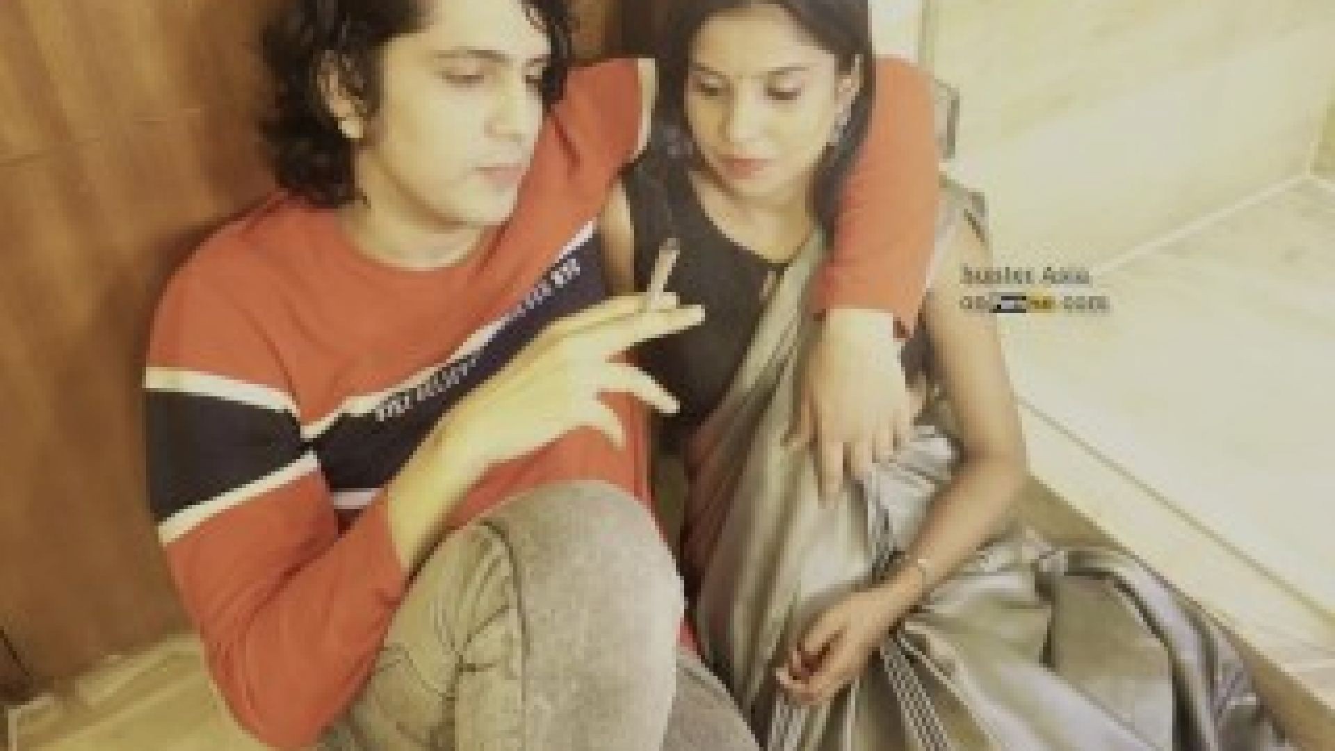 Indian girl in saree having Romantic Sex on Floor with her Boyfriend